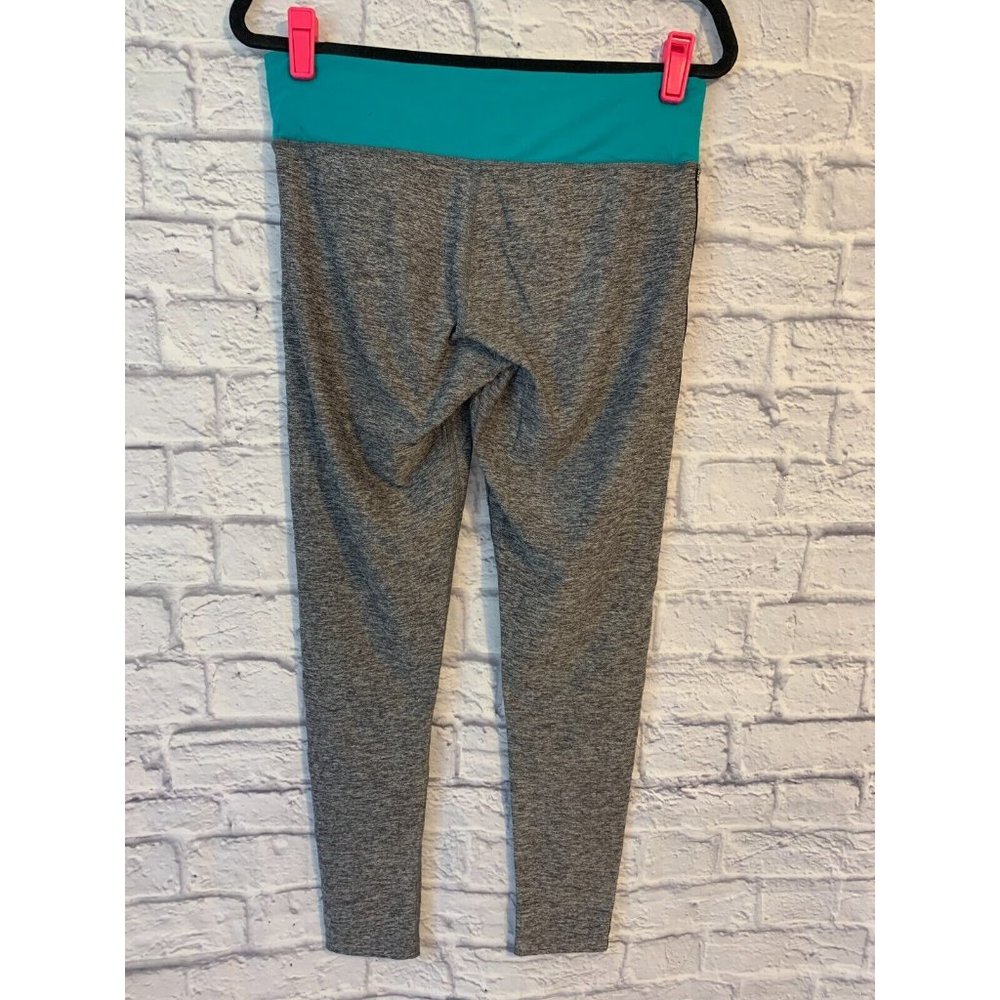 PINK Ultimate Yoga Leggings - Size Medium. **Read